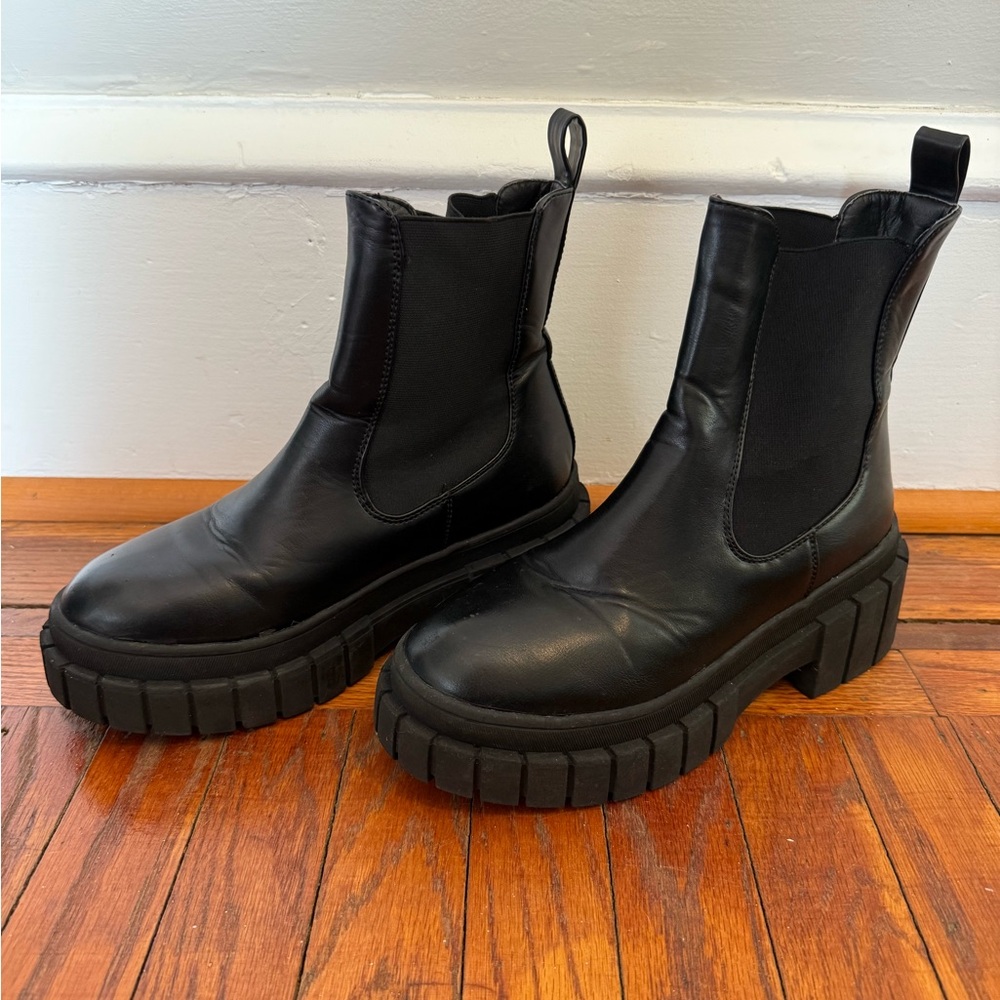 Black Chunky Chelsea Boots